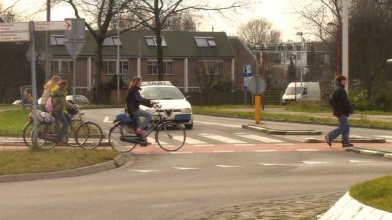 Fietsers op rotonde