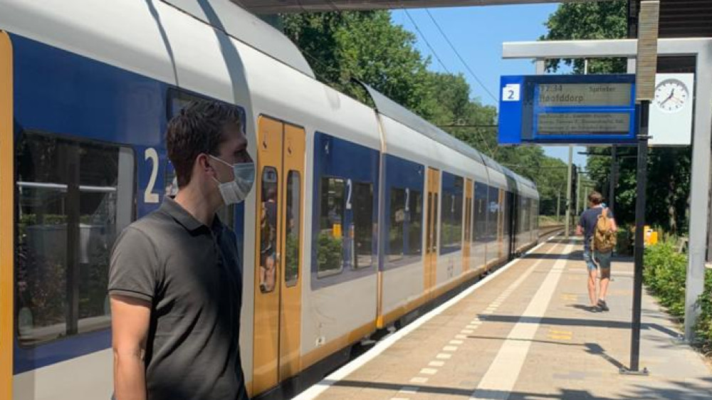 Mondkapjes in de trein