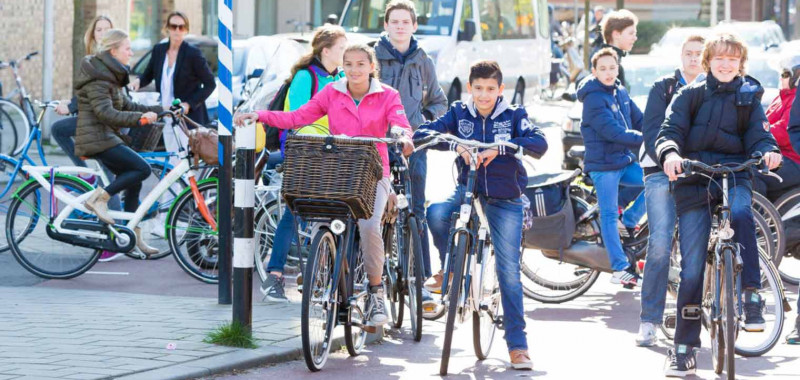 Kinderen in het verkeer fiets Foto: ANWB