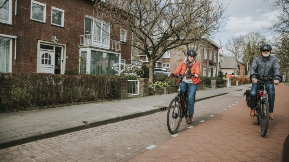 Elektrische fietsen buiten rijden