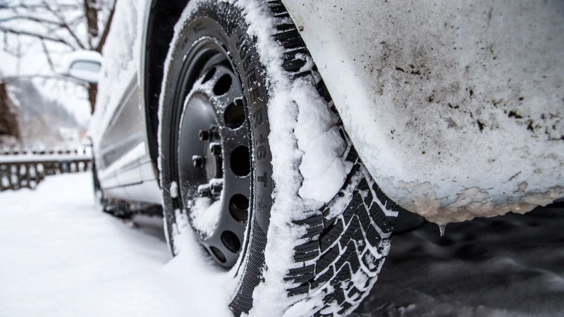 Auto in sneeuw